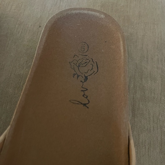 Slides w/ Bow - Picture 3 of 4